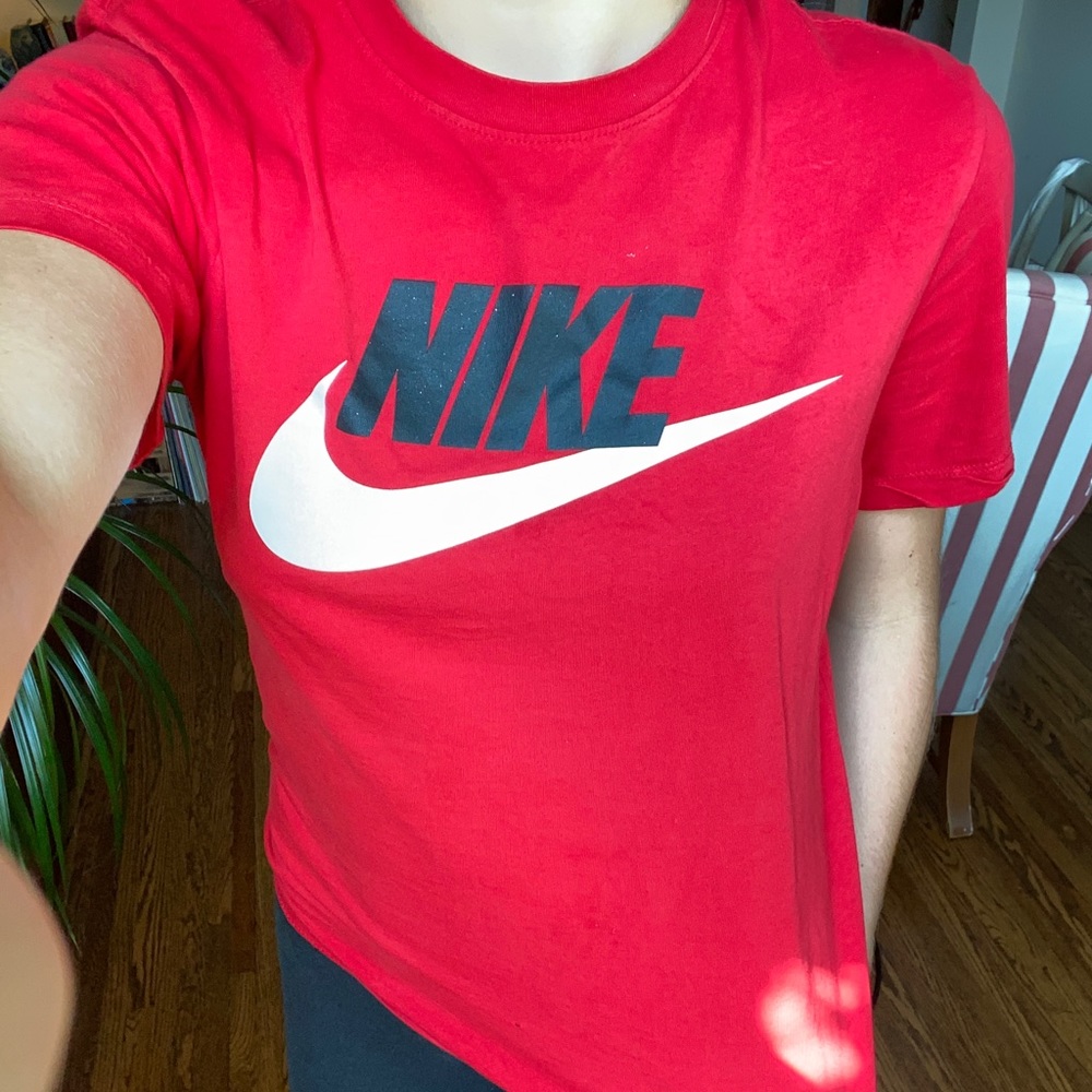 Small barely worn Nike t-shirt